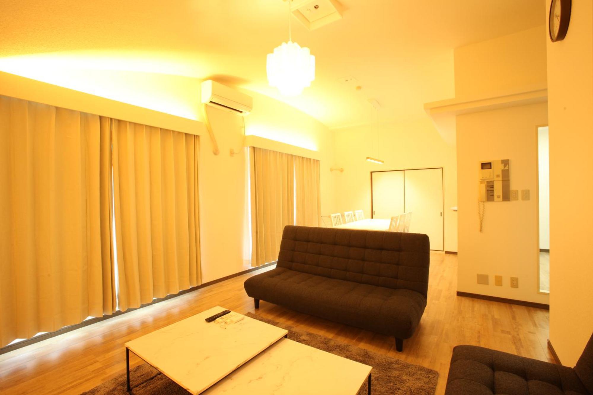 Apartment 大阪ルミエール夕陽丘